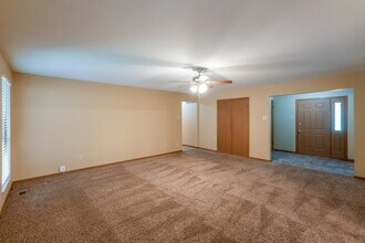 4131 Les Cherbourg Ln in Florissant, MO - Building Photo - Building Photo