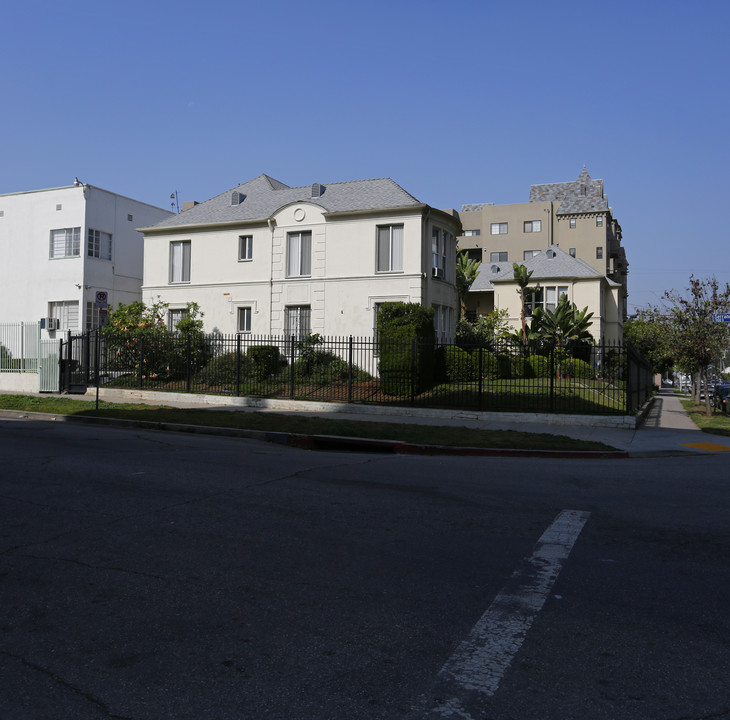 3400 James M Wood Blvd in Los Angeles, CA - Building Photo