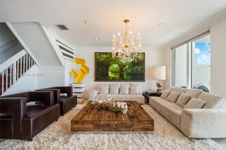 6407 NW 109th Ave in Doral, FL - Building Photo - Building Photo