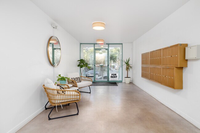South Gramercy Place LLC in Los Angeles, CA - Foto de edificio - Building Photo