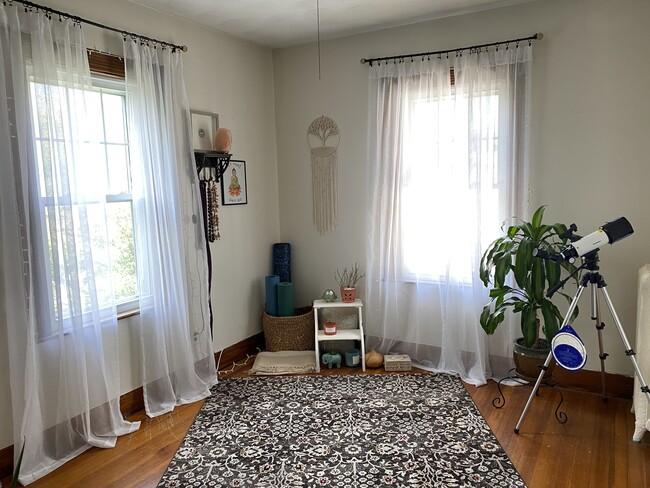 37 Bellevue Ave, Unit Sunny spacious apt