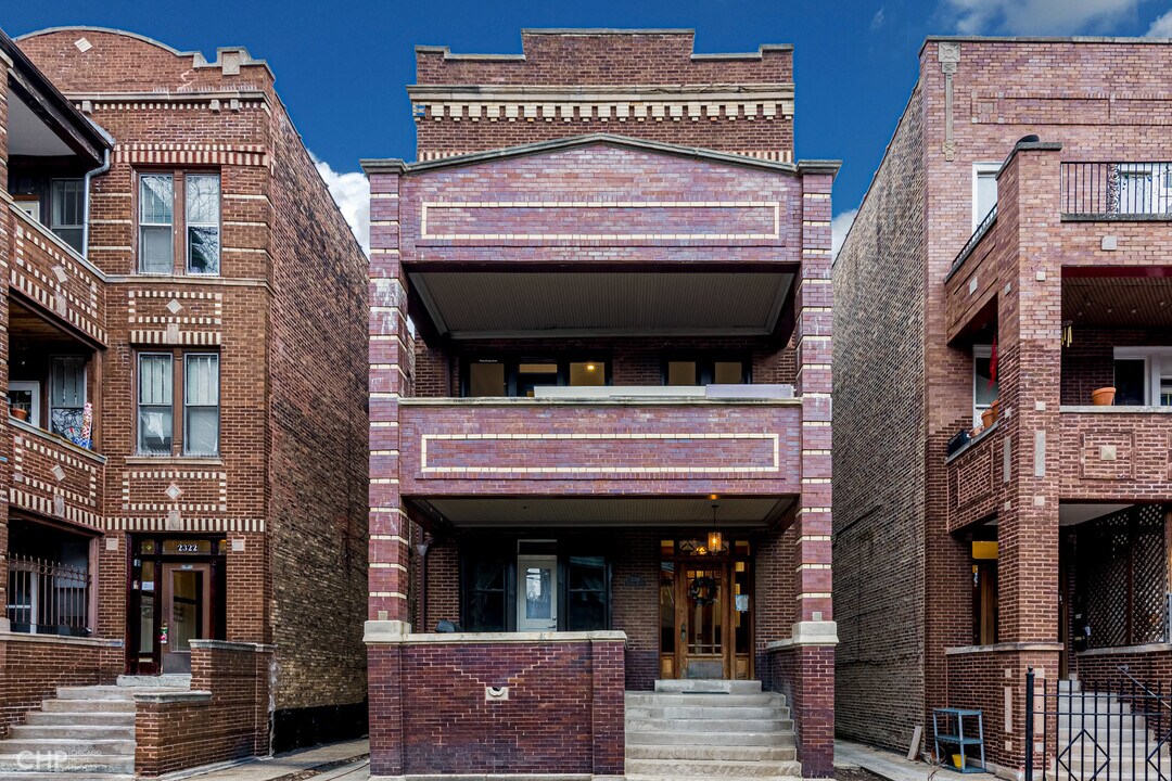 2318 W Thomas St in Chicago, IL - Building Photo