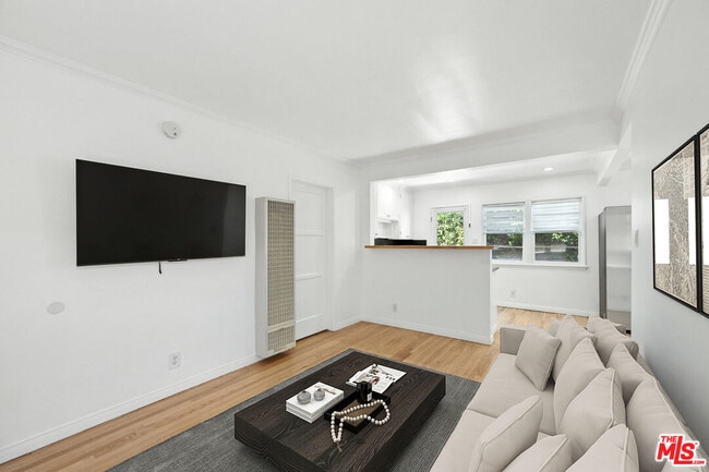 2710 Arizona Ave in Santa Monica, CA - Building Photo - Building Photo