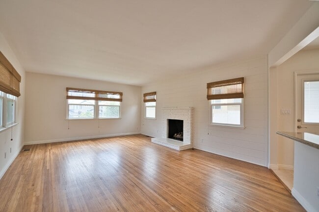 1817 Pine Ave in Manhattan Beach, CA - Building Photo - Building Photo