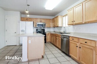 17558 W Calavar Rd in Surprise, AZ - Building Photo - Building Photo