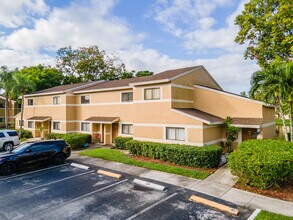 Palms Of Pembroke Condos in Pembroke Pines, FL - Building Photo - Building Photo