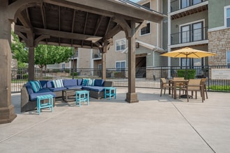 Heights at Converse in Converse, TX - Foto de edificio - Building Photo