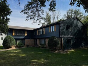 150 Wayzata Blvd E, Unit 10 in Wayzata, MN - Building Photo - Building Photo