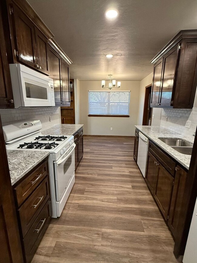 property at 2904 Broadway Terrace