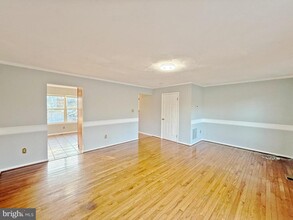 11427 Applegrath Way in Germantown, MD - Building Photo - Building Photo