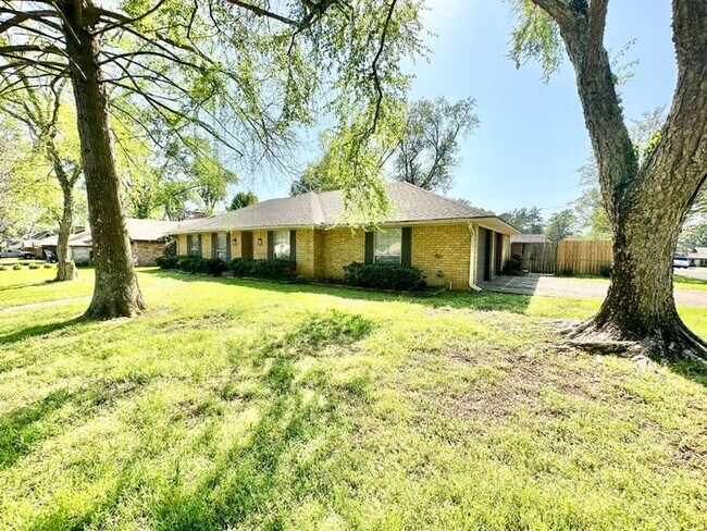 6101 Wilshire Dr in Tyler, TX - Building Photo - Building Photo