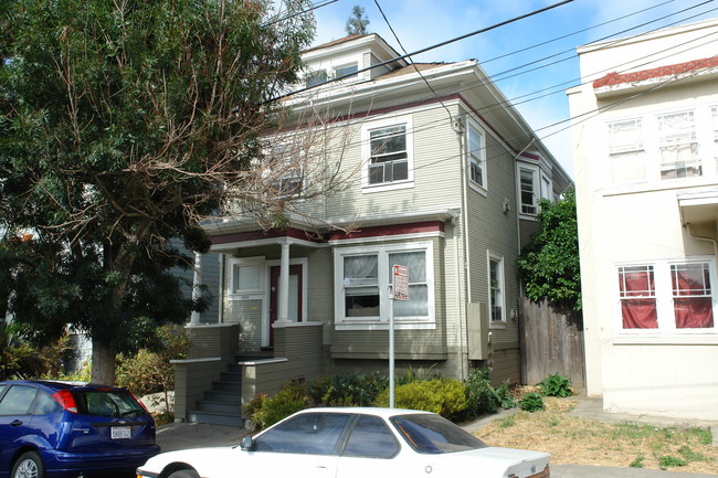 3903 Clarke St in Oakland, CA - Building Photo - Building Photo