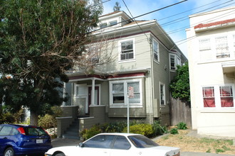 3901-3903 Clarke St in Oakland, CA - Building Photo - Building Photo