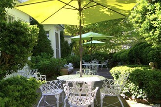 435 Bryant Ave in Roslyn, NY - Building Photo - Building Photo