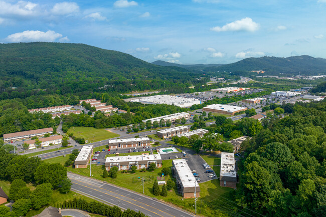 Dalton Point Shadow in Dalton, GA - Building Photo - Building Photo