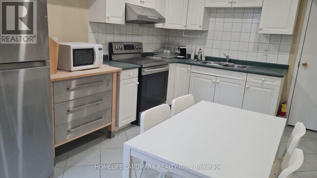 38 Lois Dr in Vaughan, ON - Building Photo - Building Photo