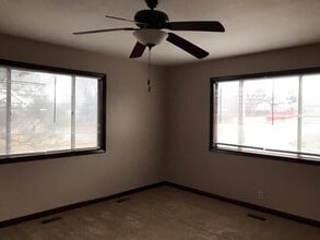 1100 Greenwood Ave in Dodge City, KS - Building Photo - Building Photo