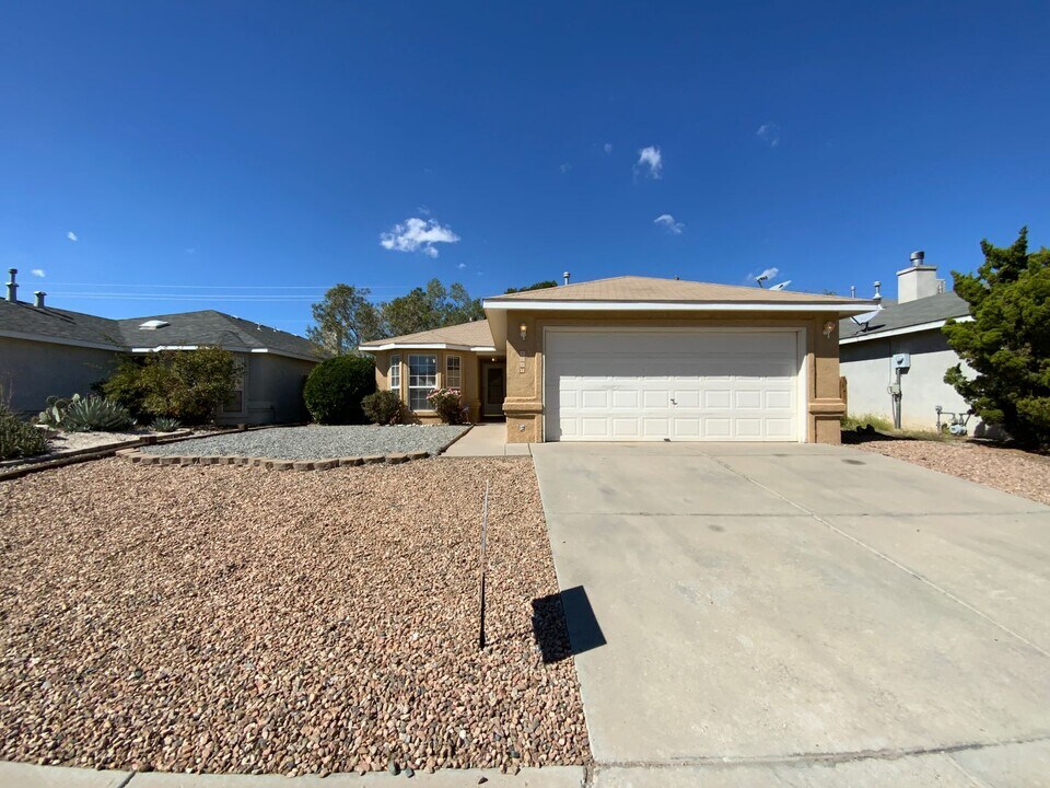 2007 St Croix Dr NW in Albuquerque, NM - Building Photo