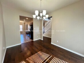 615 Ridge Point Dr in Fort Smith, AR - Foto de edificio - Building Photo