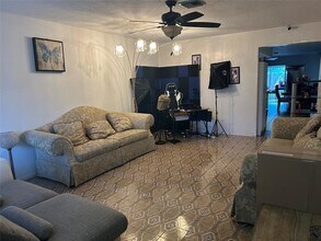 7007 NW 79th Ave in Tamarac, FL - Building Photo - Building Photo
