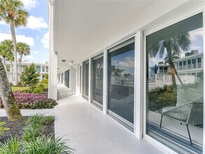 354 Harbour Dr in Naples, FL - Building Photo - Building Photo