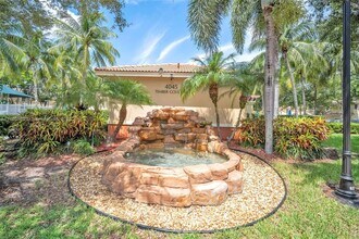3823 Tree Top Dr in Weston, FL - Building Photo - Building Photo