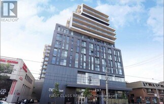 297 College St in Toronto, ON - Building Photo