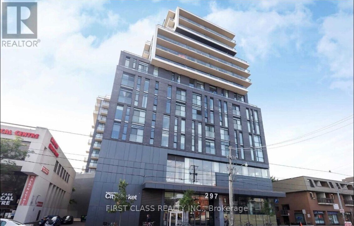 297 College St in Toronto, ON - Building Photo