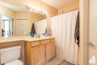 222 N Columbus Dr in Chicago, IL - Building Photo - Building Photo