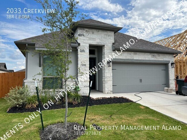 2033 Creekview in Seguin, TX - Building Photo - Building Photo