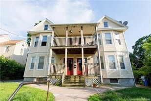 140 School St in Manchester, CT - Building Photo
