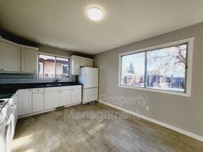 8703-8727 27 Ave NW in Edmonton, AB - Building Photo - Building Photo