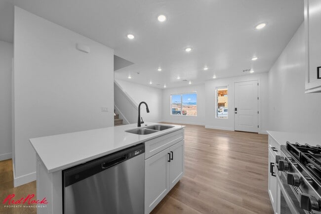 property at 895 W Boxthorn Dr