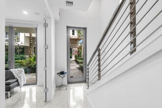 4053 NW 17th Way in Boca Raton, FL - Building Photo - Building Photo