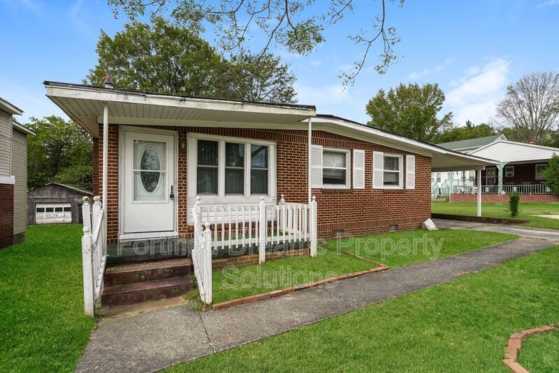 1208 Westmoreland Dr in Burlington, NC - Building Photo