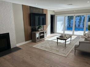 4912 Alonzo Ave in Encino, CA - Foto de edificio - Building Photo