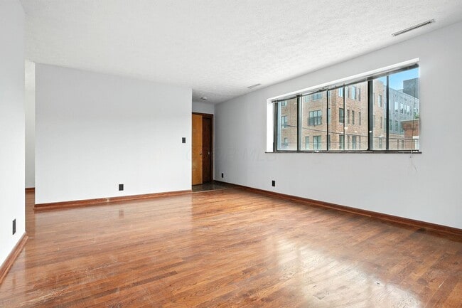 295 E Whittier St in Columbus, OH - Building Photo - Building Photo