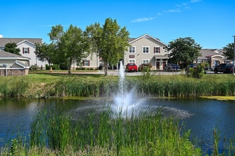 Prairie Grass at Jordan Creek in West Des Moines, IA - Foto de edificio - Building Photo