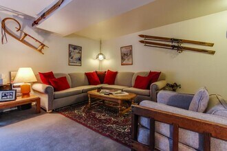 3300 East Fort Union Blvd, Unit 205 in Cottonwood Heights, UT - Building Photo - Building Photo