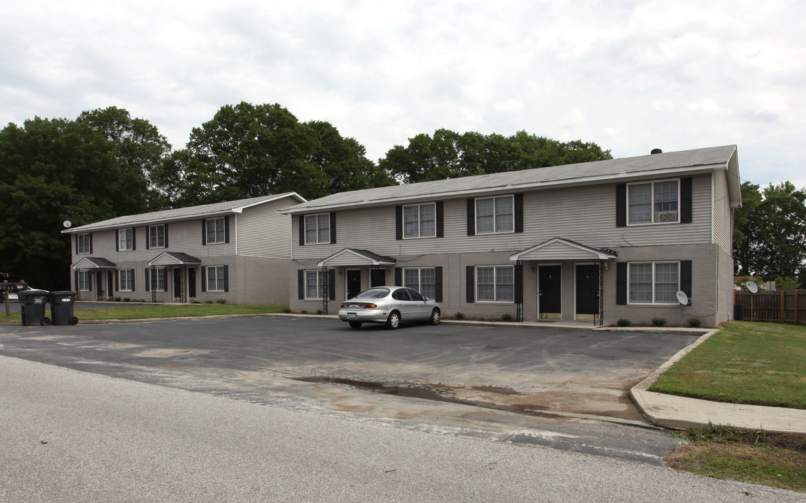 2132 Britt St in Grayson, GA - Foto de edificio