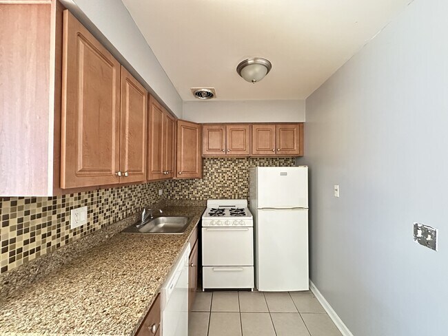 5820 N Sheridan Rd in Chicago, IL - Building Photo - Building Photo