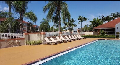 18860 NW 57th Ave in Hialeah, FL - Building Photo - Building Photo