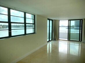 6820 Indian Creek Dr in Miami, FL - Foto de edificio - Building Photo