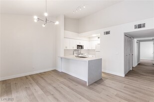 2251 Wigwam Pkwy in Henderson, NV - Building Photo