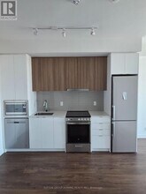 50 Upper Mall Wy in Vaughan, ON - Building Photo - Building Photo