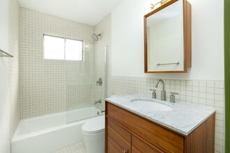 Franklin Park Apartments in Los Angeles, CA - Building Photo - Interior Photo
