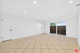 5252 Coldwater Canyon Ave in Los Angeles, CA - Building Photo - Building Photo