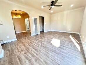 235 Pomona Ave in Long Beach, CA - Building Photo - Building Photo