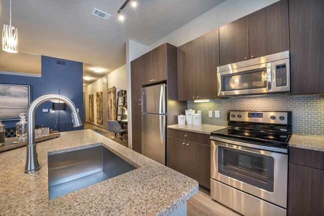 7200 Main St in Houston, TX - Building Photo - Building Photo