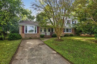 1017 Sunnyside Dr in Virginia Beach, VA - Building Photo